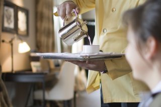 Le secteur privé devrait prochainement profiter d'une hausse des salaires, mais ces augmentations risquent d'être grignotées par l'inflation. Le secteur de l'hôtellerie et de la restauration pourrait par contre bénéficier d'un relèvement plus subs...